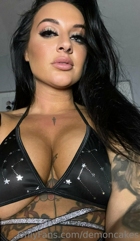 Demoncakes nudes model picture