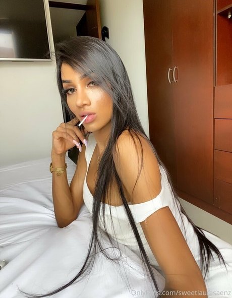 Laura Saenz pretty actress pic