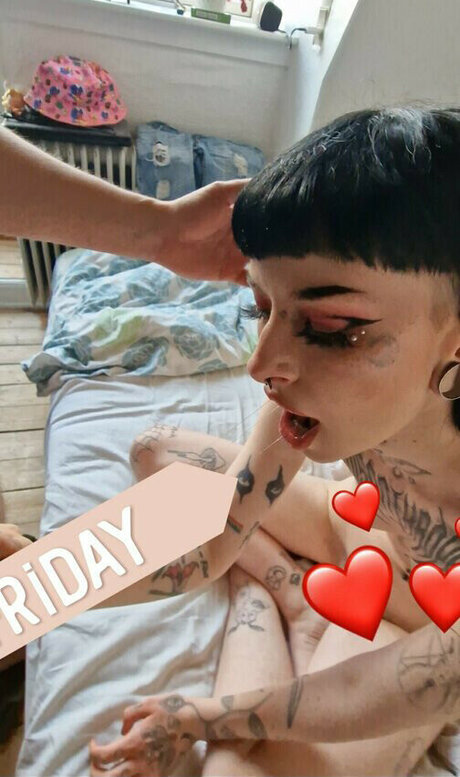 LittleDemonWitch hot pornstar pic