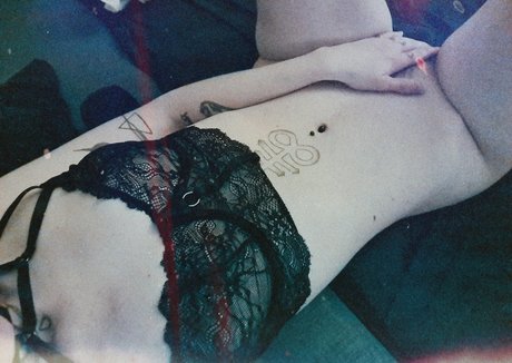 LittleDemonWitch pornographic model picture