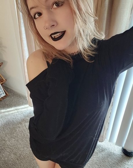 Bunimilk model nude photos