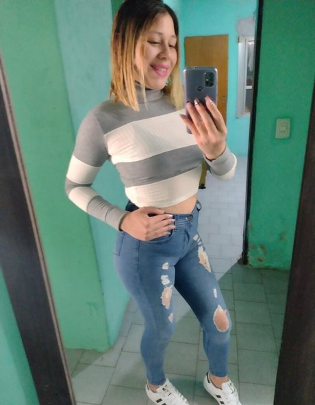 lunaestrella10 nudes model images