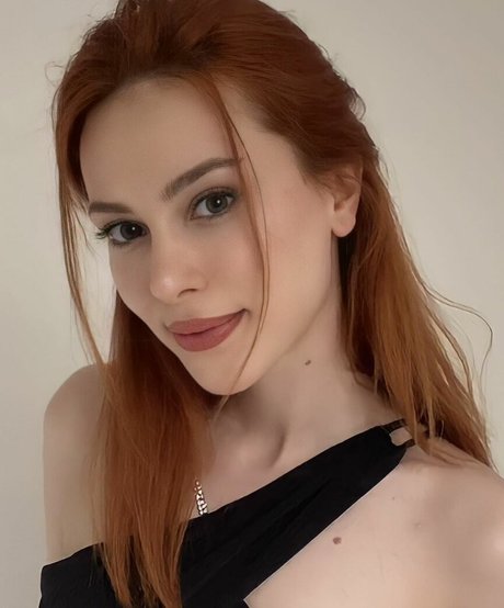 Aysennyuksel star photos