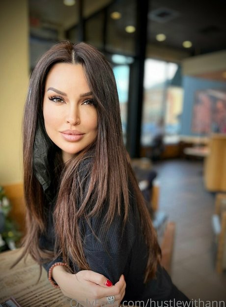 HustlewithAnn pornstar adult picture