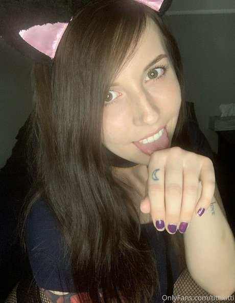 tittikitti nude model archive