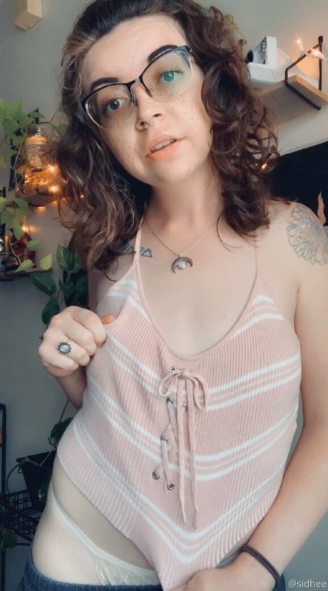 sidhee nice actress photos