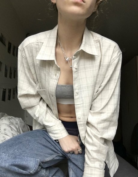 freshkiwi erotic model img