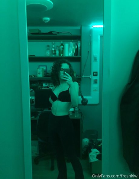 freshkiwi model adult pics