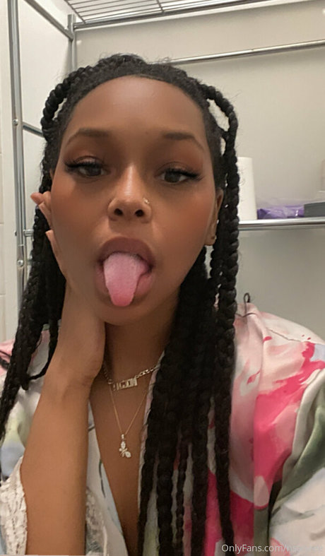 nsaneee star naked images