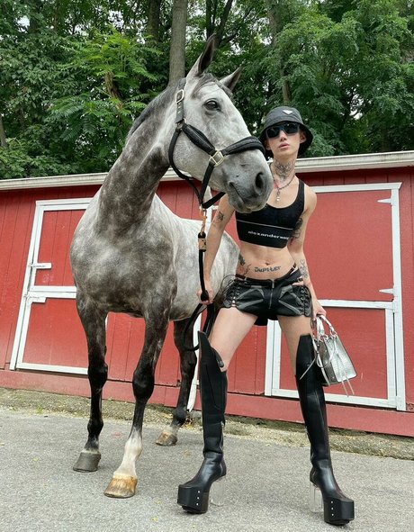 mochimochisosweet beautiful model img