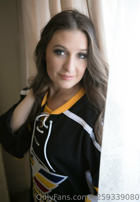 puckbunnyof model art photo