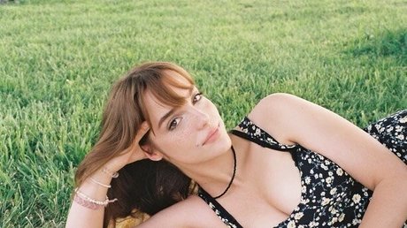 Corrina Rhys art model picture