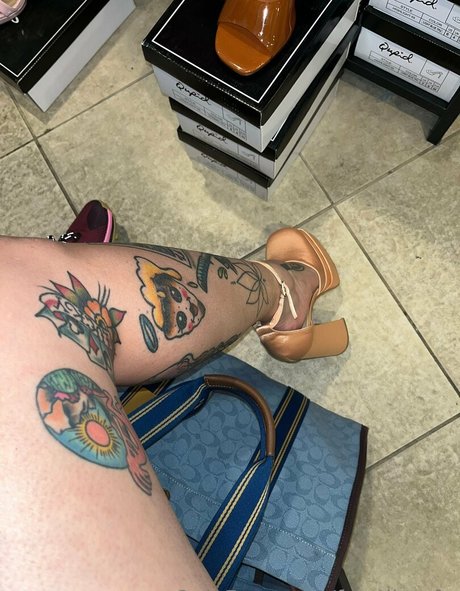 fun4lizzsfw model pornographic image