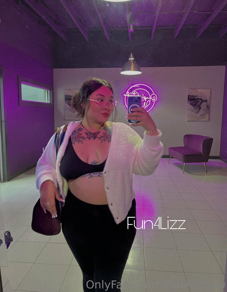 fun4lizzsfw model high quality photos