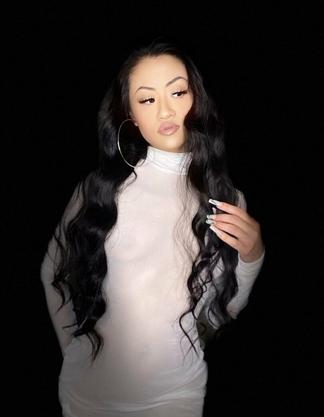 kamikolin model sexy pic