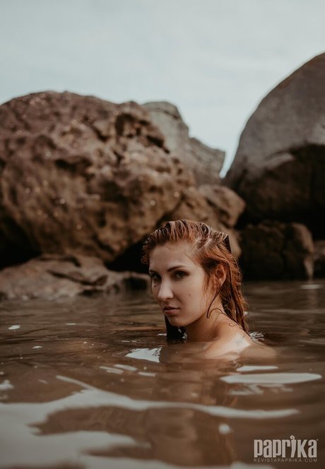 Paprika model sexy pictures