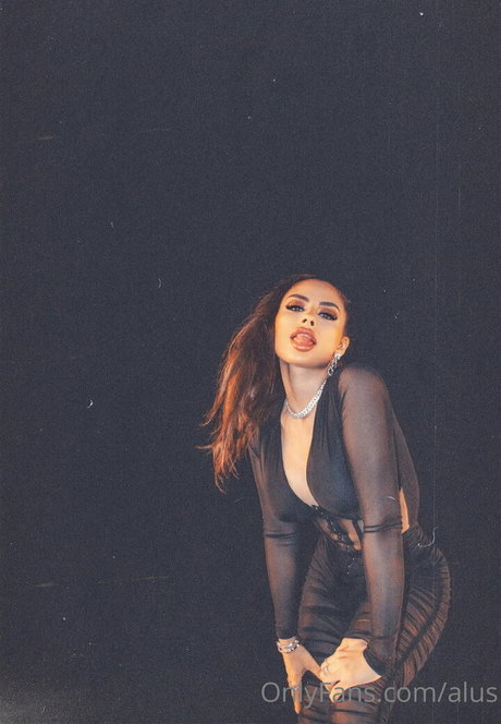 Alus sexy star pics