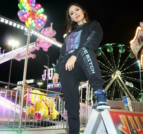 Alus nude actress archive