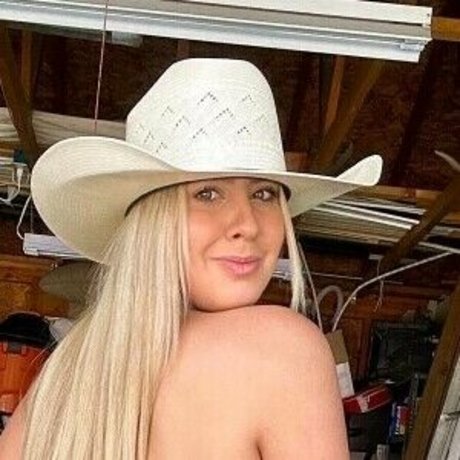 itsthespacecowgirl hot actress photo