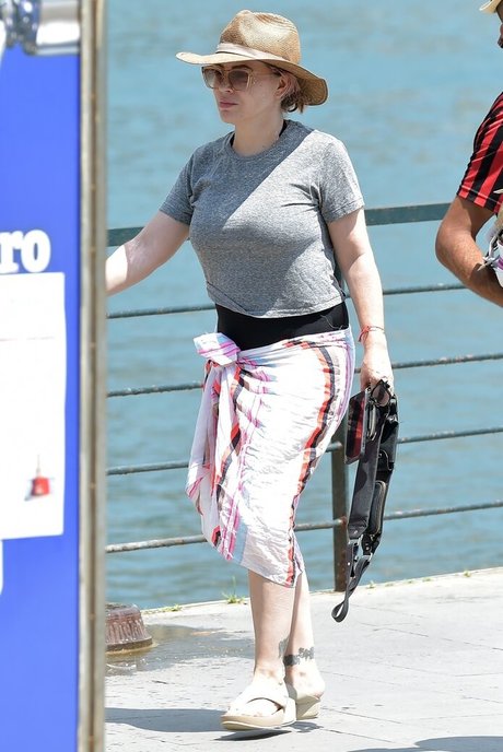 Alyssa Milano star art photos