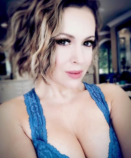 Alyssa Milano model top photo