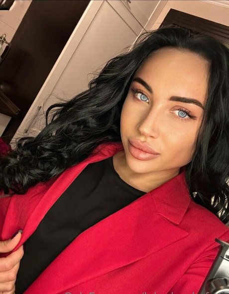 lola dazzle free top star img