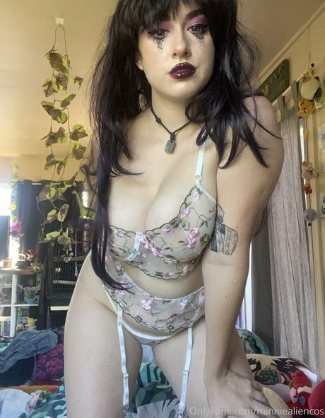 minniealiencos exclusive actress gallery