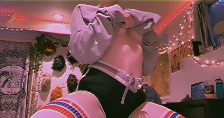 herzesser pornographic model pic