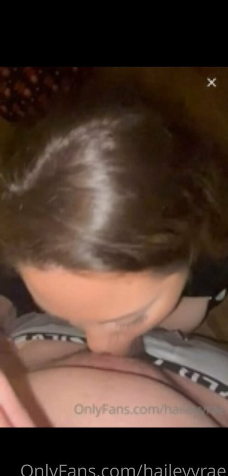 haileyyrae model top image