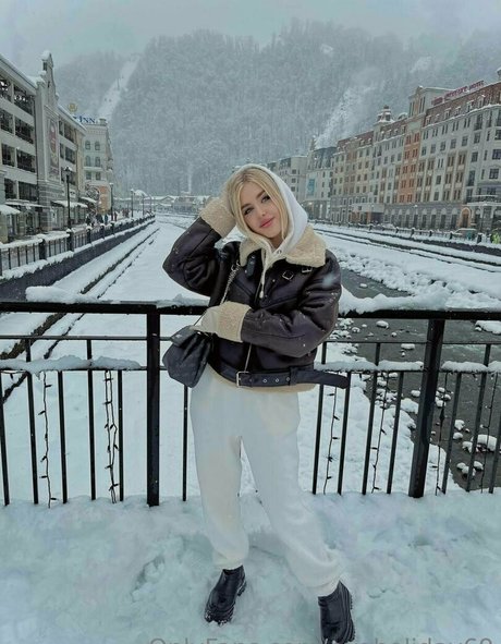 evaholiday69 model free photo