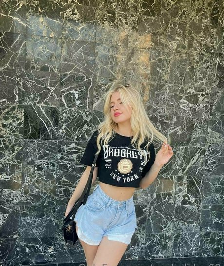 evaholiday69 erotic model pics