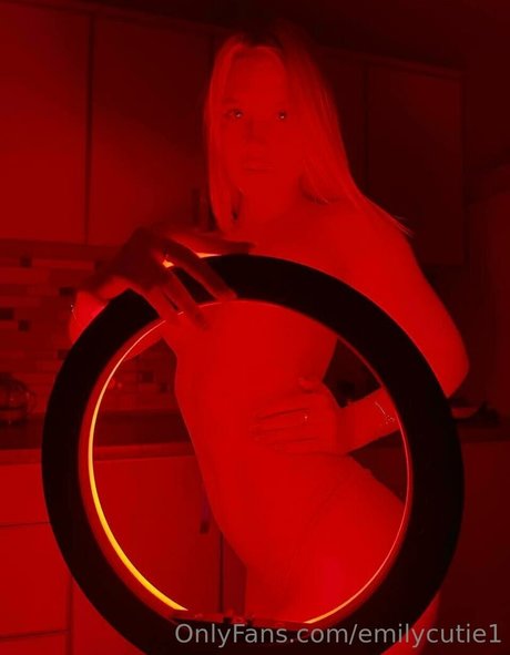 emilycutie1 nudes actress pictures