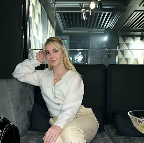 emilycutie1 model adult pic