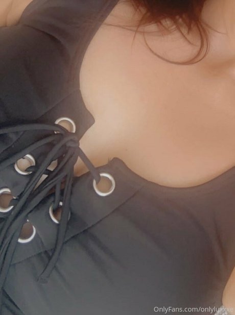 onlyluxxxe hot model img