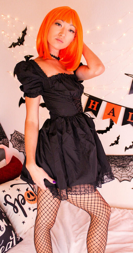 submit2sofie model naked pic