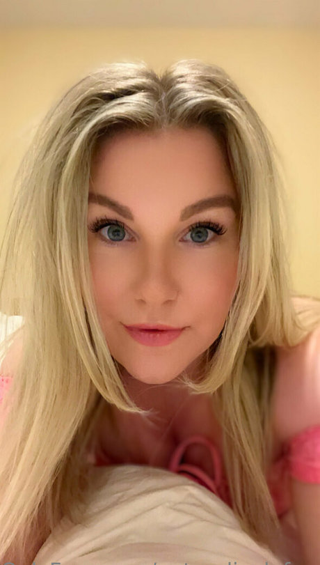 Natural Jayla sexy actress pics