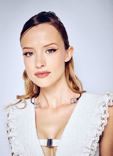 Angele sexy model pictures