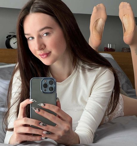 Emily Bailey sexy model images