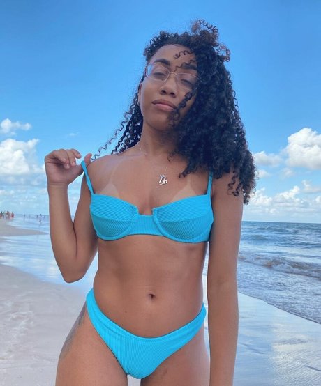 Thais Santos pornstar art pictures