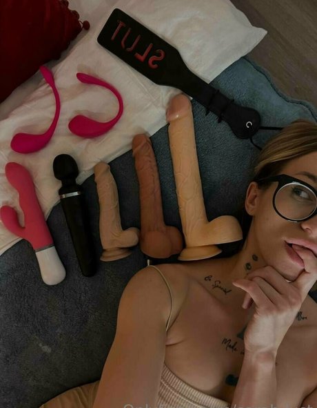 sarah lust star beautiful photos