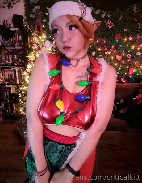 criticalkitt model top picture