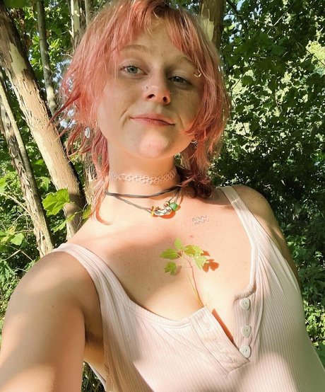 savvaisling model top pic