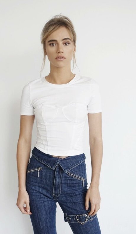 Suki Waterhouse xxx star gallery