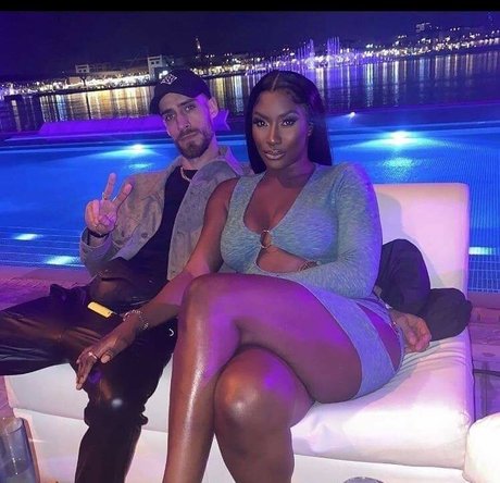 Aya Nakamura star high quality galleries