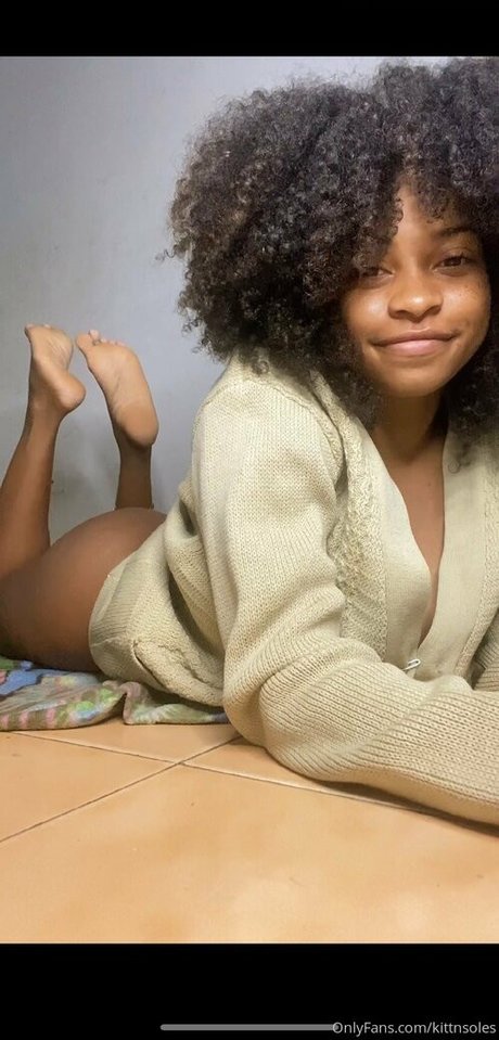 kittnsoles model pretty picture