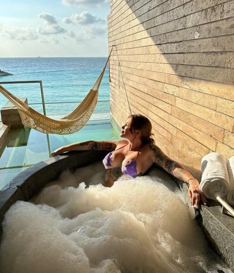 RobbieCal perfect model picture