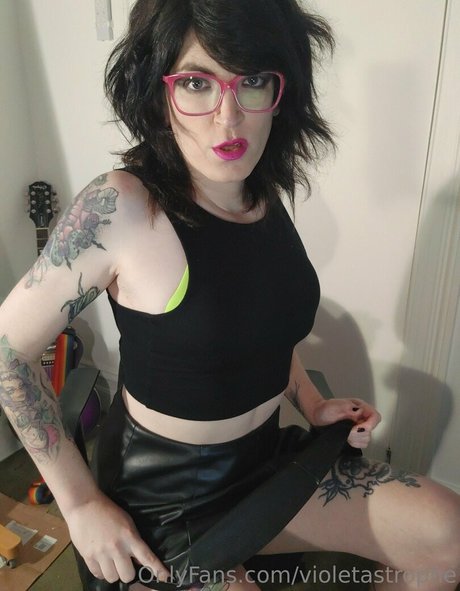 Violet Nothing naked model images