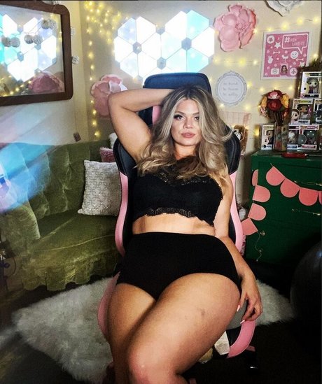 Lindsywood model sex photos