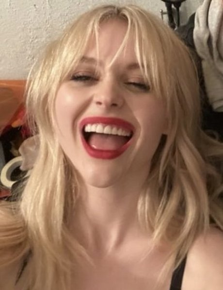 Emily Lind naked model gallery