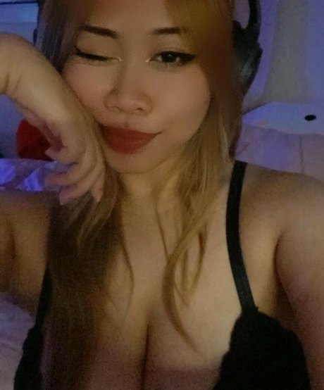 kiwireii model sex pictures